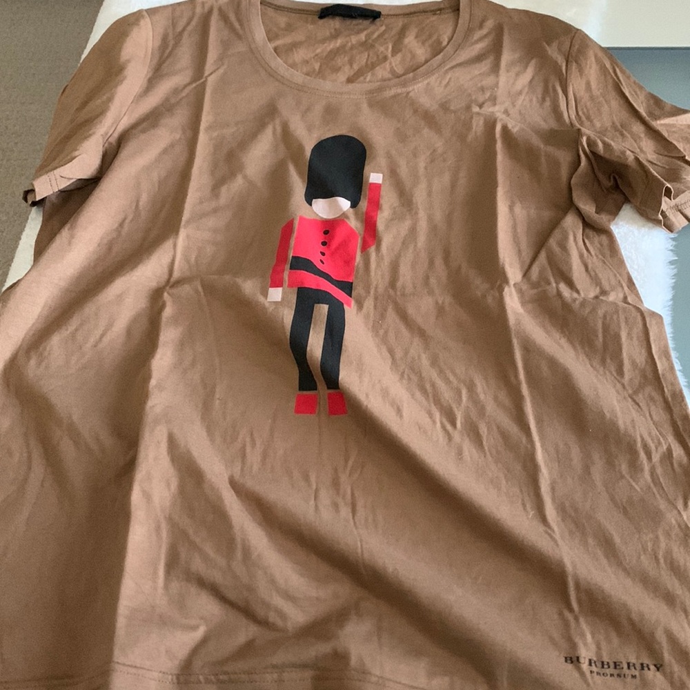 BURBERRY GRENADIER GUARD LOGO PRINT TEE.